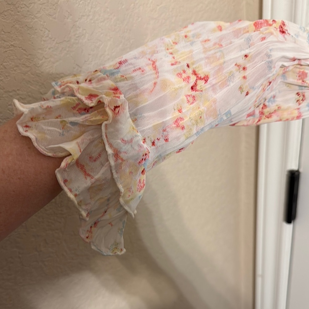 Floral Ruffle Blouse - Picture 3 of 6